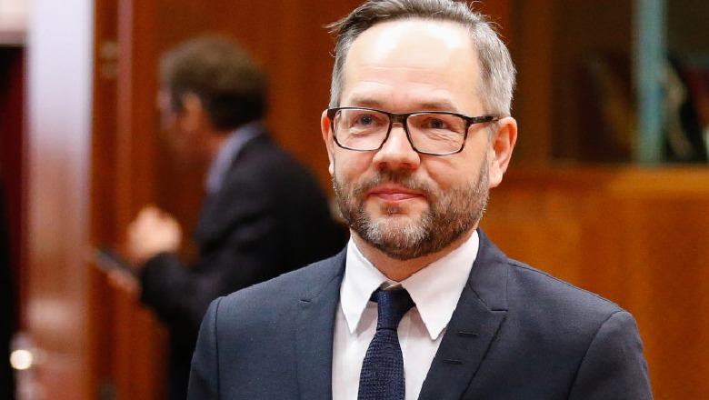 Flet ministri Roth: Gjermania po angazhohet për çeljen e negociatave me Shqipërinë dhe Maqedoninë e Veriut