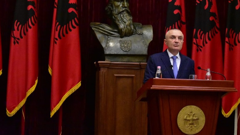 Krishtlindja/ Meta uron shqiptarët: Shpresojmë ta rimarrin veten pas tërmetit! Zoti e bekoftë Shqipërinë