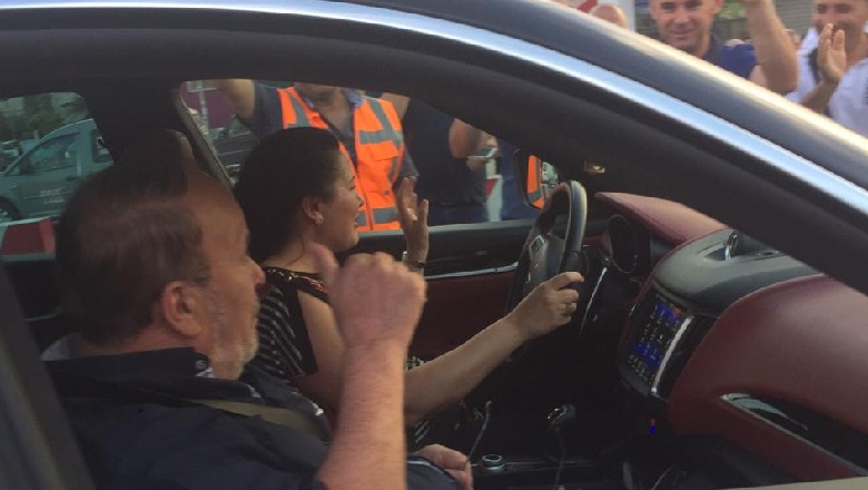 Fatos Nano mbështet protestën e Astirit, momenti i veçantë teksa bashkëshortja e tij nget makinën