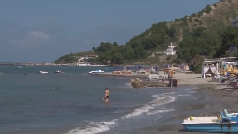 Durrës/ Zhduket 31-vjeçari në plazhin e Currilave, u fut të lahej me shokët dhe nuk u pa më