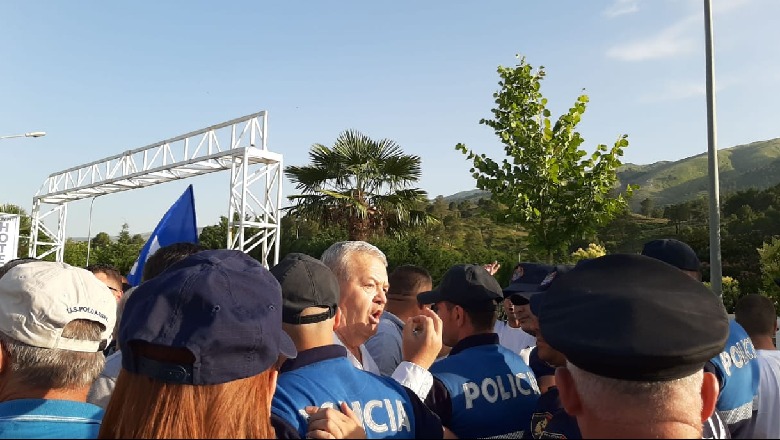 Tentoi t'i bllokonte rrugën Ramës në Gjirokastër, shoqërohet në Polici Dasho Aliko