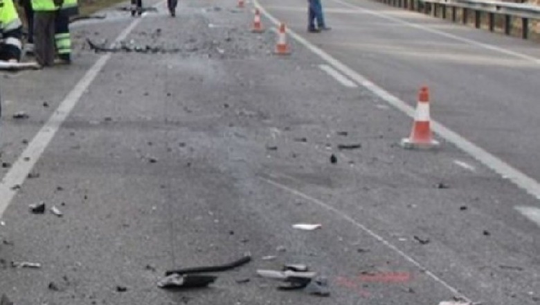 Aksident në Krujë, makina përplaset me një zetor, vdes 24-vjeçarja, plagoset shoferi