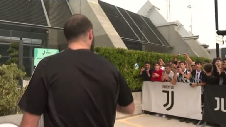 ‘Qëndro me ne’. Tifozët e Juventusit kundër klubit, duan Higuainin në skuadër
