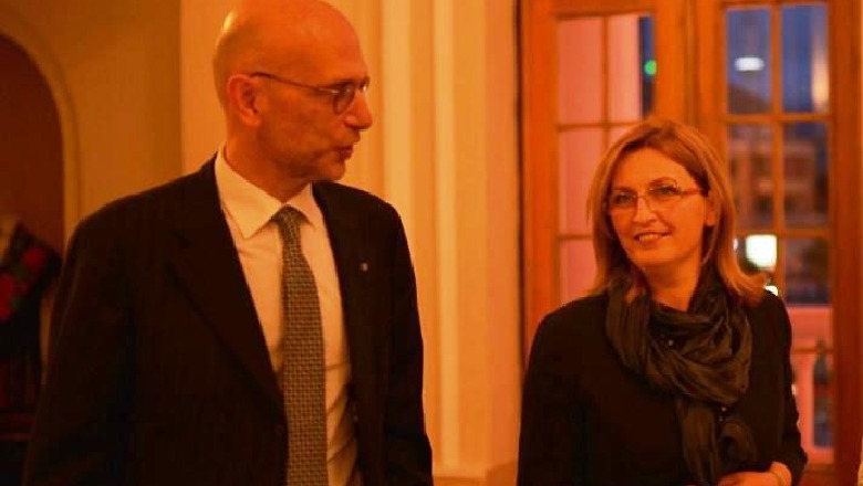 Ambasadori italian pret në takim kryebashkiakët 'rebelë' të Bashës