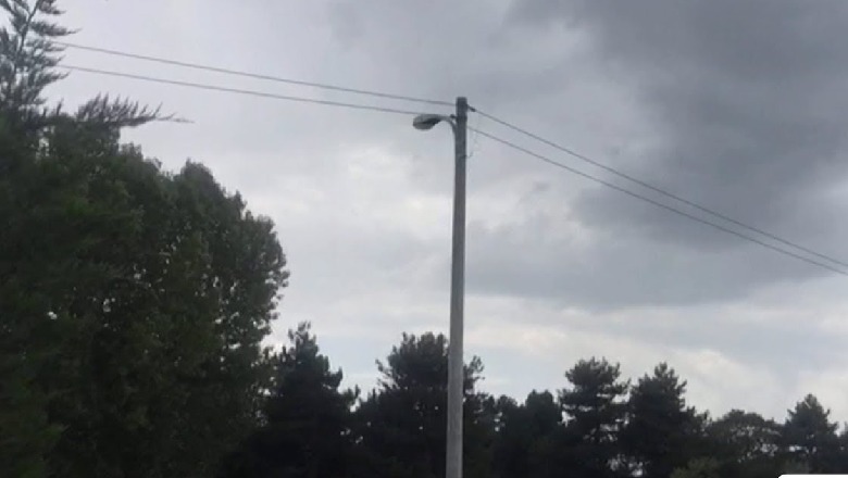 Moti i keq/ Rrëshqitje dheu dhe ndërprerje të energjisë elektrike në Korçë
