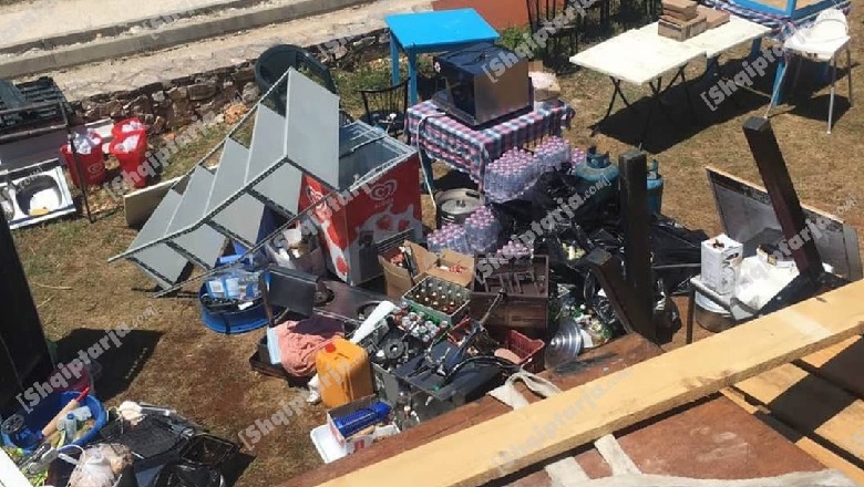 Ndërtuar në pronë të huaj, IKMT prish lokalin në Ksamil (FOTO+VIDEO)