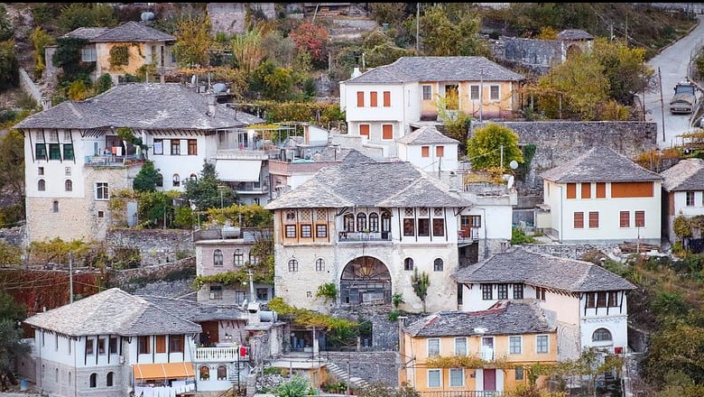 The independent: Mos shkoni në Gjirokastër /ARSYET