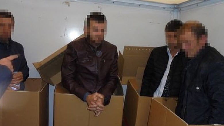 700 euro për të shkuar në Angli, kapen 4 shqiptarë të fshehur në furgon...brenda kutive!
