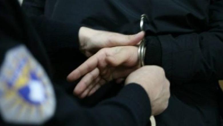 Plasin arrestimet në Tiranë,  13 të arrestuar gjatë 24 orëve të fundit,  në pranga një 60-vjeçar për ngacmim seksual ndaj të miturës