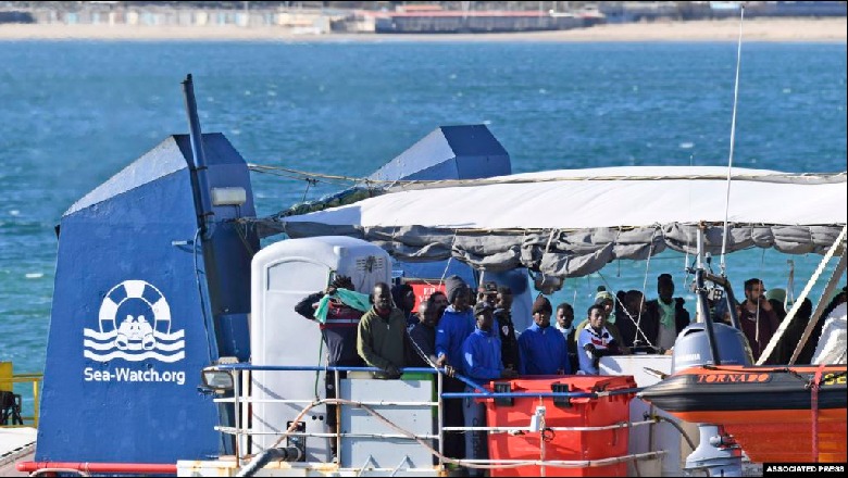 Pesë vende evropiane bien dakord të pranojnë imigrantët e bllokuar në brigjet e Italisë