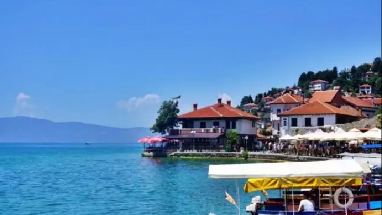 Hëngrën drekë në Ohër, turistët thërrasin policinë kur shohin faturën