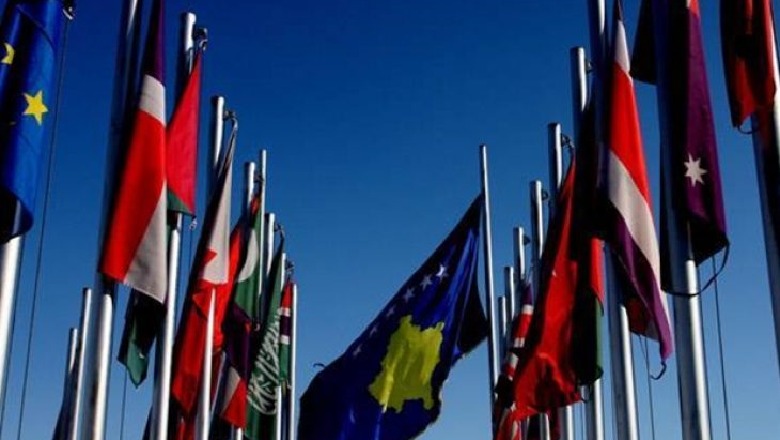 Ambasadat e SHBA dhe BE në Kosovë kërkojnë heqjen e taksës dhe fillimin e dialogut me Serbinë