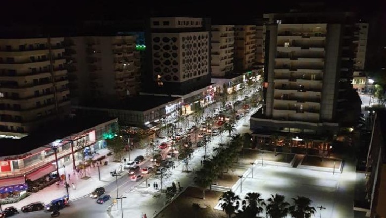 'Pak nga pak po del në dritë', Rama nxjerr fotot nga bulevardi në Vlorë: Së shpejti Sheshi i Ri i Flamurit