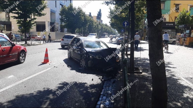 Aksident në Tiranë, përplasen 4 makina