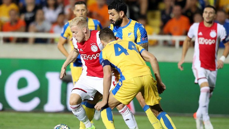Ajax i tjetërsuar nga tre muaj më parë, has shumë vështirësi në eliminatoret e Championsit