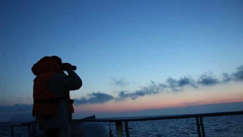 Anija shqiptare 'Oriku' shpëton nga mbytja 36 afganë në detin Egje