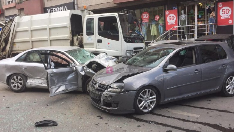 Kosovë/ Kamioni humb kontrollin dhe merr përpara 9 makina, plagosen tre persona (VIDEO)