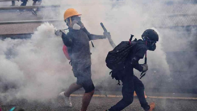 Kriza në ish-koloninë Britanike, përplasje e policisë me protestuesit në qendër të Hong Kong-ut (FOTO)