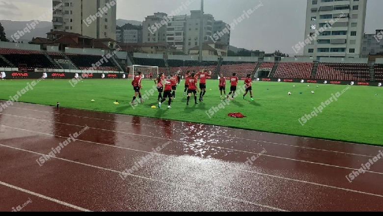 Elbasan Arena 'pushtohet' nga shiu, shtyhet ndeshja Shqipëri-Finlandë (FOTO)