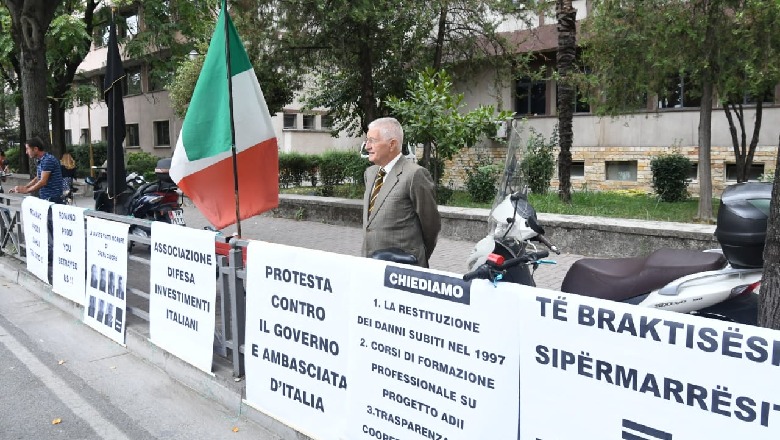 Biznesmenë italianë në protestë para ambasadës: Kundër qeverisë italiane, po braktisni sipërmarrësit (FOTO)