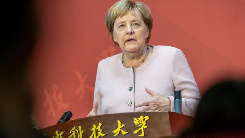 Kinë-Gjermani, Merkel 'luan' me kujdes dhe pa prekur 'telat' e rrezikshëm