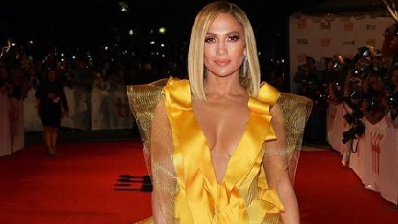 Jennifer Lopez mahnit me veshjen e pazakontë 'formë krokodili'