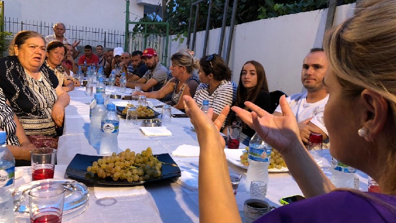 Kryemadhi i shkon për darkë qytetarit në Tiranë: LSI do ju mbështesë të hapni biznese të vogla