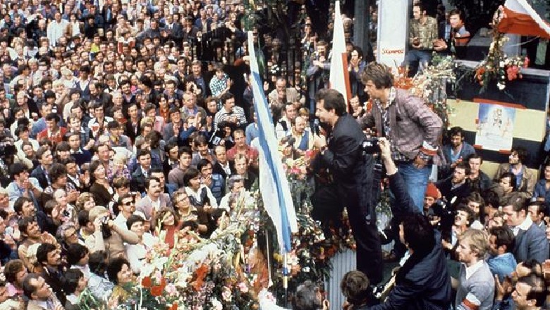 'Komunistët në Bruksel' dhe zhgënjimi pas revolucioneve të vitit 1989, diktaturë politike dhe anarki social-ekonomike