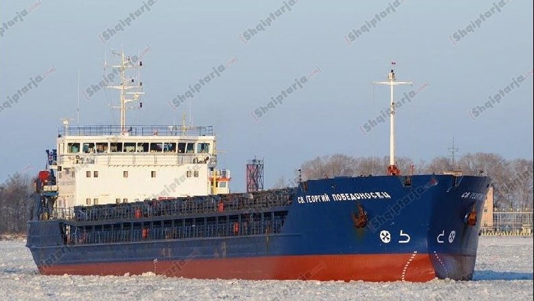 Rusi dhe shqiptari sherr për paratë/ Bllokohet anija me grurë në Durrës