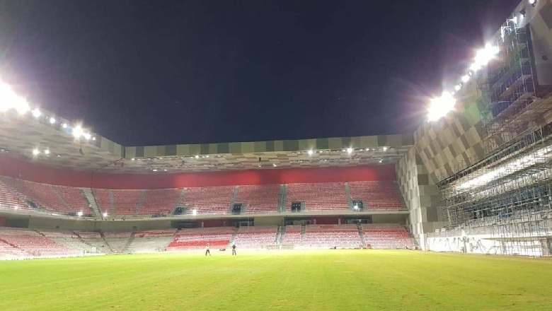 FOTO/ 'Arena Kombëtare' ndez dritat 