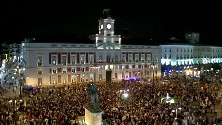 ‘Nata e Grave’ në Madrid,  mijëra protestues  kundër dhunës në familje. Nga viti 2013, në Spanjë janë vrarë 1,017 gra