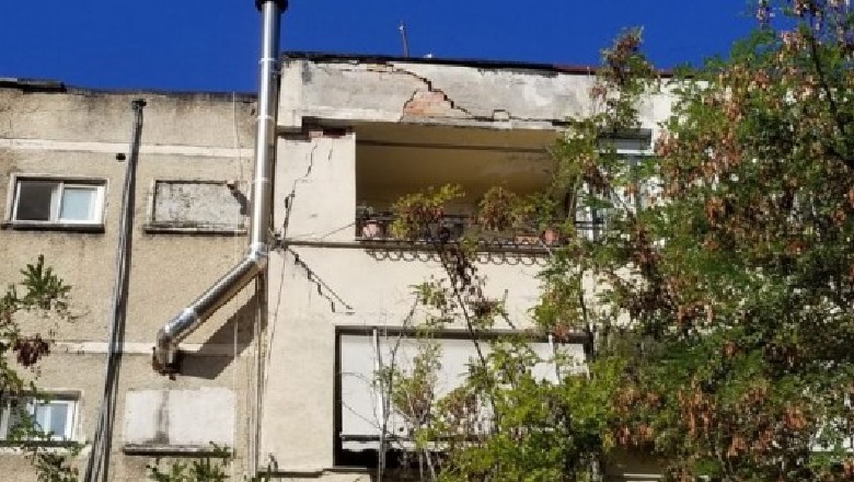 Tjetër tërmet i fortë në Tiranë gjatë mbrëmjes... Sizmiologu në Report TV: Në 24 orë mbi 340 lëkundje! Rreziku kaloi, por dridhje të vogla do ketë sërish
