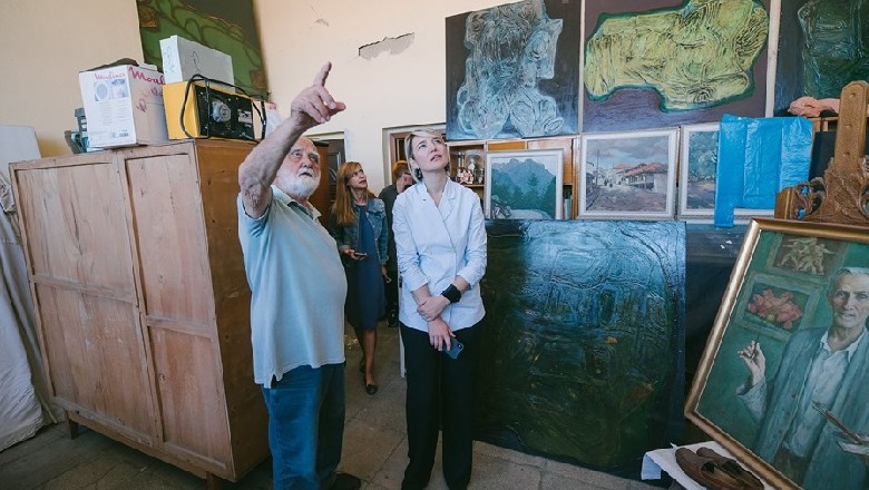 Tre breza piktorësh, Margariti premton muze për familjen Buza