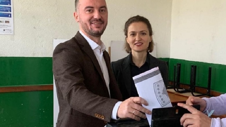 Ministrja e Arsimit Besa Shahini voton në Prishtinë