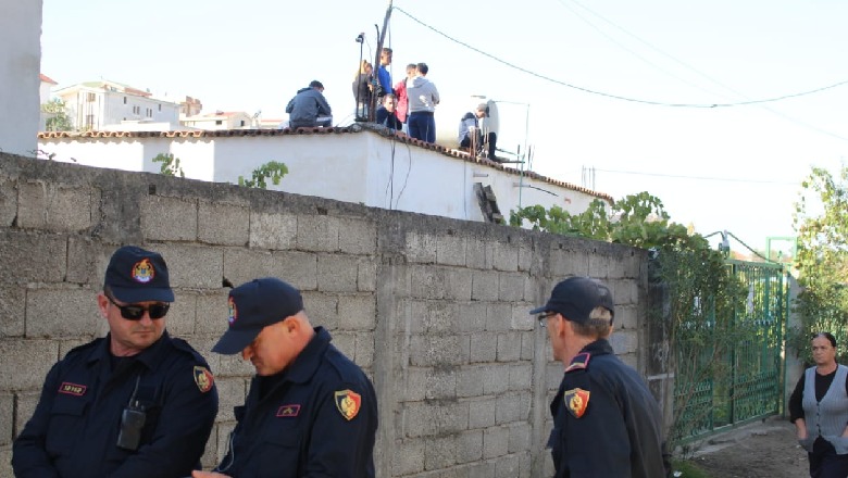 Prishjet për 'Unazën e Re', tensione në Shkozë, banorët hipin mbi çati (FOTO)