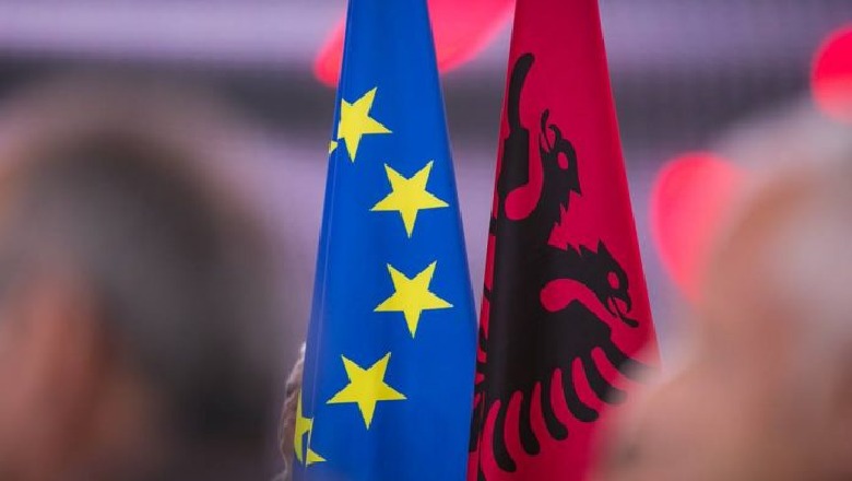 Muça: Për ata që shohin ‘qimen në syrin e Shqipërisë’ dhe jo ‘traun’ në duart e Francës