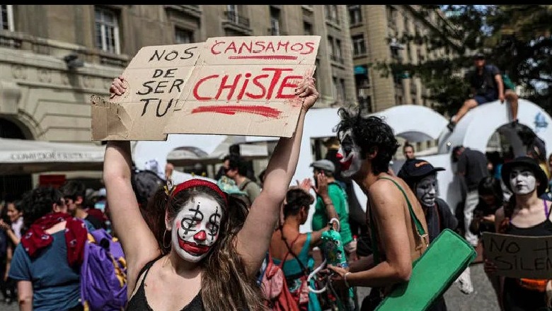 'Ne të gjithë jemi kllounë', protestuesit kilianë frymëzohen me personazhin e 'Joker'