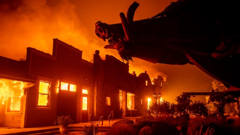 Zjarret 'pushtojnë' Kaliforninë, evakuohen 90 mijë banorë