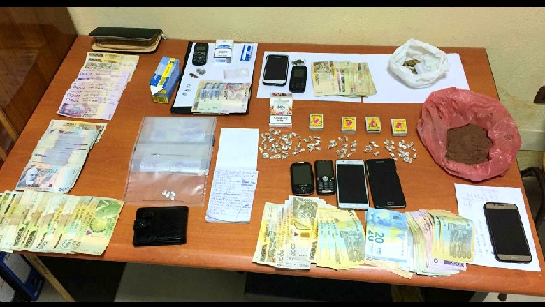 Heroinë, kanabis, metadon e euro/ Arrestohen dy shpërndarësit, nën hetim 5 blerësit në Korçë