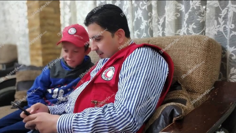 Alvini rrëfen ferrin që përjetoi në Siri: Nëna ime vdiq pranë meje nga shpërthimi i bombës