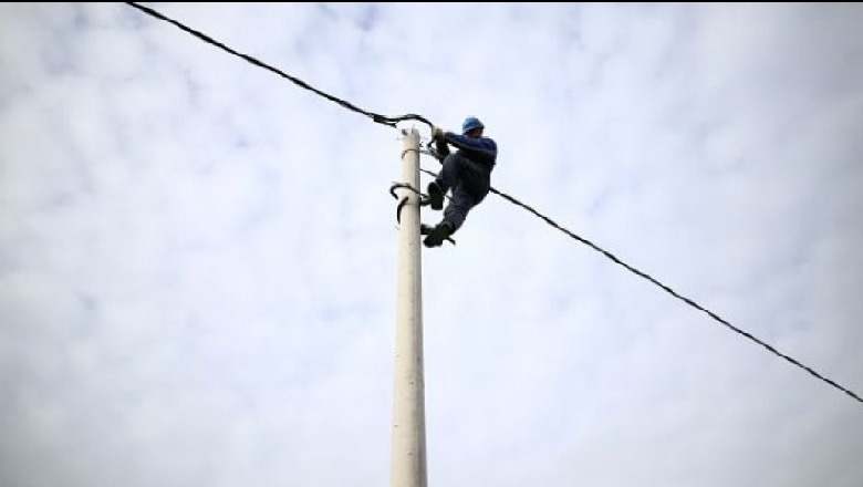 Gjirokastër/ Bie nga shtylla, humb jetën elektricisti 63-vjeçar