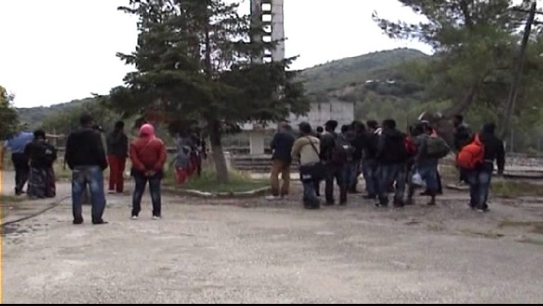 Do kalonin në Kosovë/ Ndalohen 15 sirianë e kurdë në Morinë, mes tyre fëmijë e gra