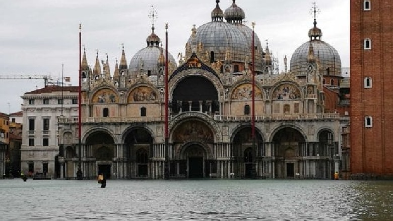 Rikthehet frika në Venecia, mbyllet ‘Piazza San Marco’, lartësia e ujit 160 cm, Europa e gjunjëzuar nga moti i keq