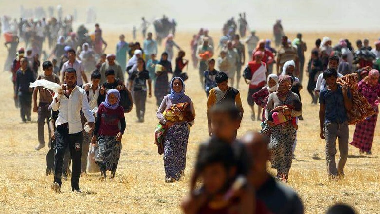 Turqia nis spastrimin, dëbon 50 000 refugjatë dhe deporton luftëtarë të ISIS