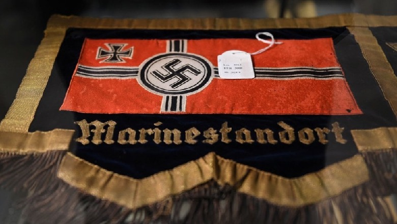 Nga kapelja e Hitlerit tek rrobat e Eva Braun, në ankand përmendoret naziste, polemika në Gjermani