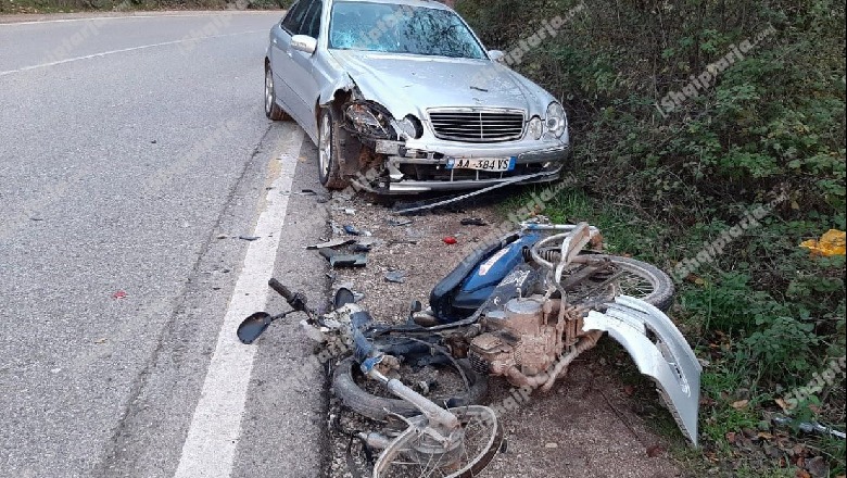 'Benz'-i përplaset me motoçikletën në Librazhd, dy të plagosur