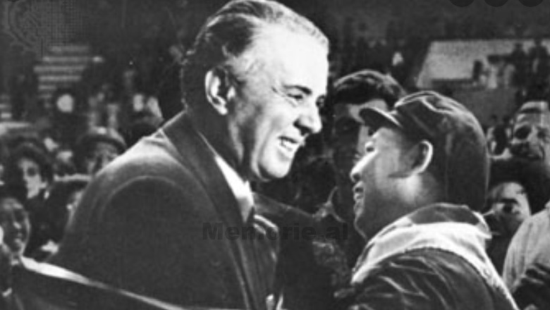 Gazeta suedeze: Enver Hoxha e paraqet veten si zot për popullin e tij