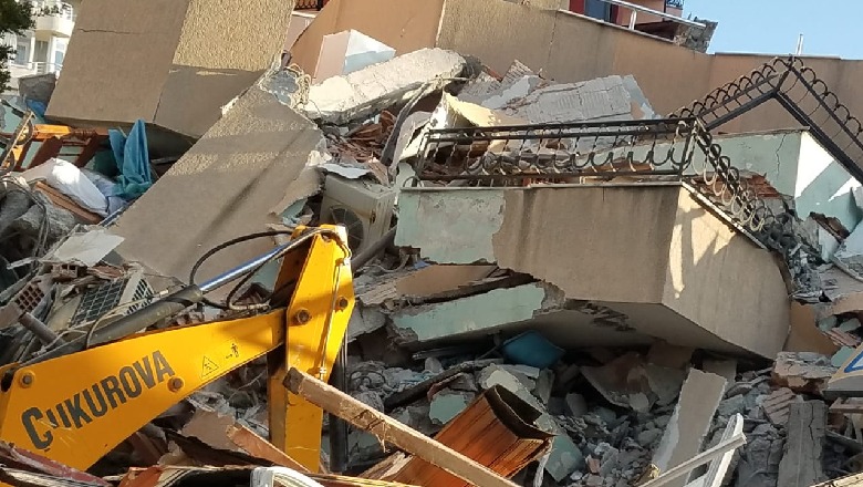 Shpëtohen 23 persona nga rrënojat në Durrës