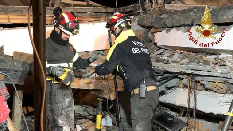 Durrës, zjarrfikësit italianë në kërkim të jetëve nën rrënoja