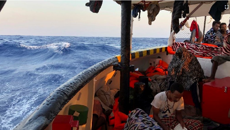 Përmbytet varka, 62 emigrantë humbasin jetën në Oqeanin Atlantik